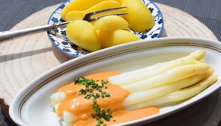 D-049-Stangenspargel-mit-Paprika-Tomatenschaum-red