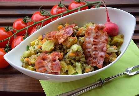 D-042-Linsensalat-mit-Kartoffeln-und-Speck-red