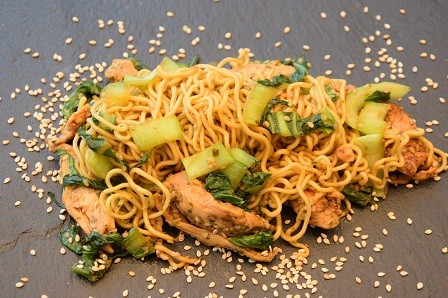 Haehnchenbrust-mit-Pak-Choi-red
