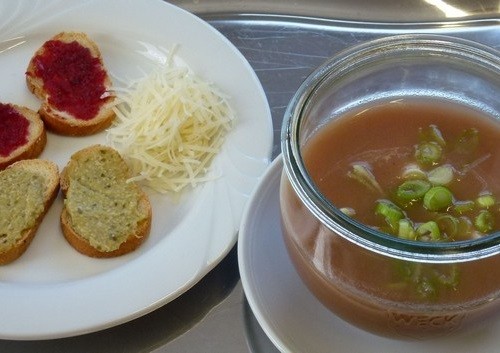 Serviervorschlag-f-r-H-ri-B-lle-Suppe-verkleinert