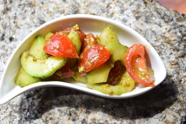 Gurken-Tomatensalat mit Minze | Delikat Essen